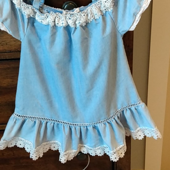 DKNY & Self Esteem 2 tops and a pair of shorts - Picture 2 of 7